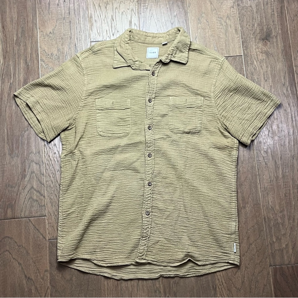 Men’s Beige ROWM Short Sleeve Button-Up – Size Large